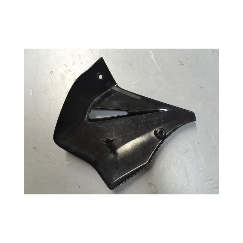 Tapa lateral derecha Honda CBF 250 de segunda mano