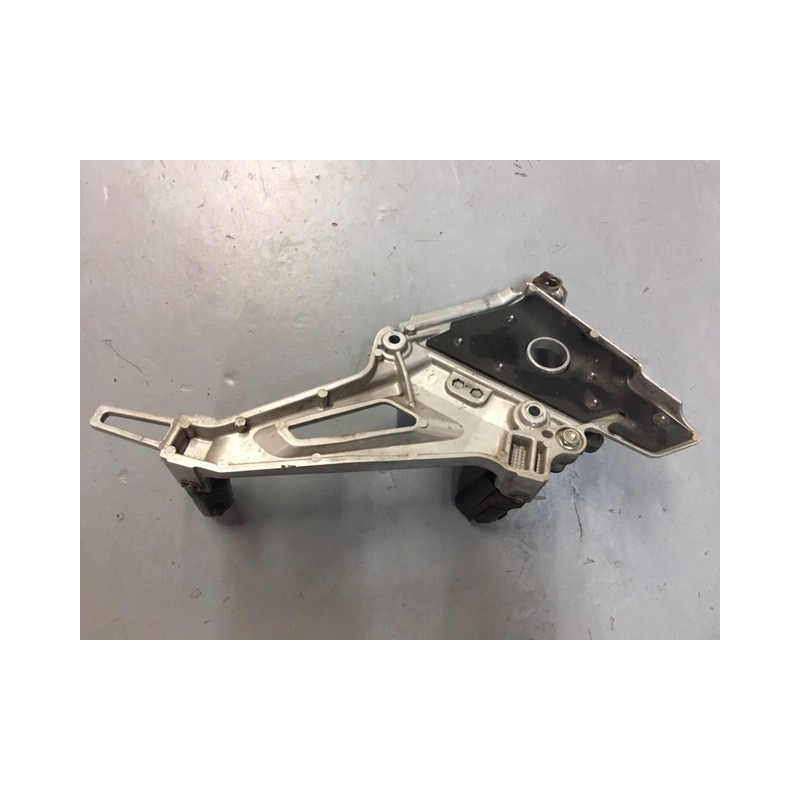 Soporte estribos Honda CBF 250 de segunda mano