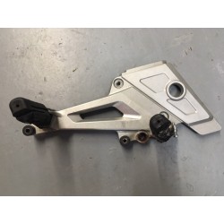 Soporte estribo derecho de Honda CBF 250 de segunda mano
