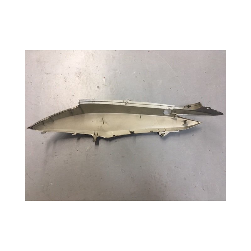 Tapa lateral derecha de Honda Vision 110 2015 de segunda mano