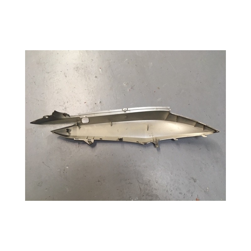 Tapa lateral izquierda de Honda Vision 110 2015 de segunda mano