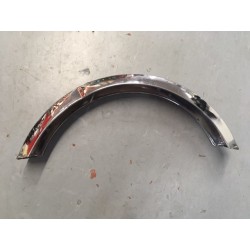 Guardabarros cromado de moto clásica