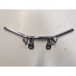 Manillar cromado de moto clásica