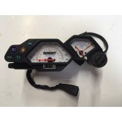 Cuadro cuenta kms de Husqvarna H7 600 2000 de segunda mano