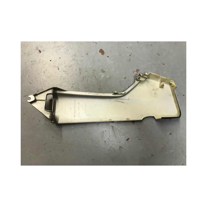 Carenado lateral trasero derecho de Honda VF1000F de segunda mano