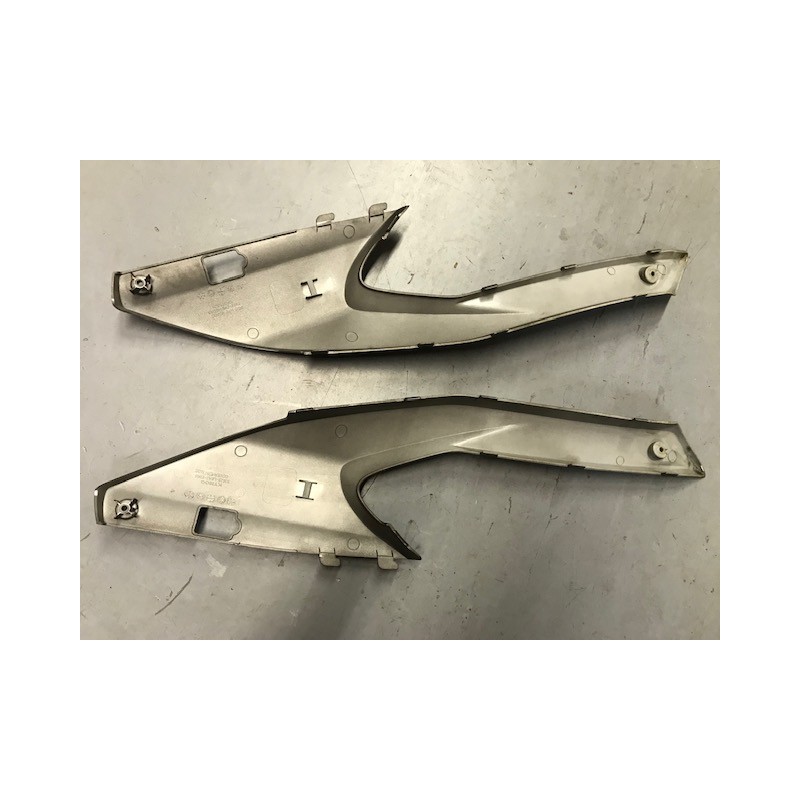 Tapas laterales bajo asiento de Kymco Xciting 500 2007-2013 de segunda mano